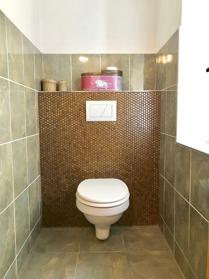 Budyne Apartment Budyne nad Ohri Bagian luar foto