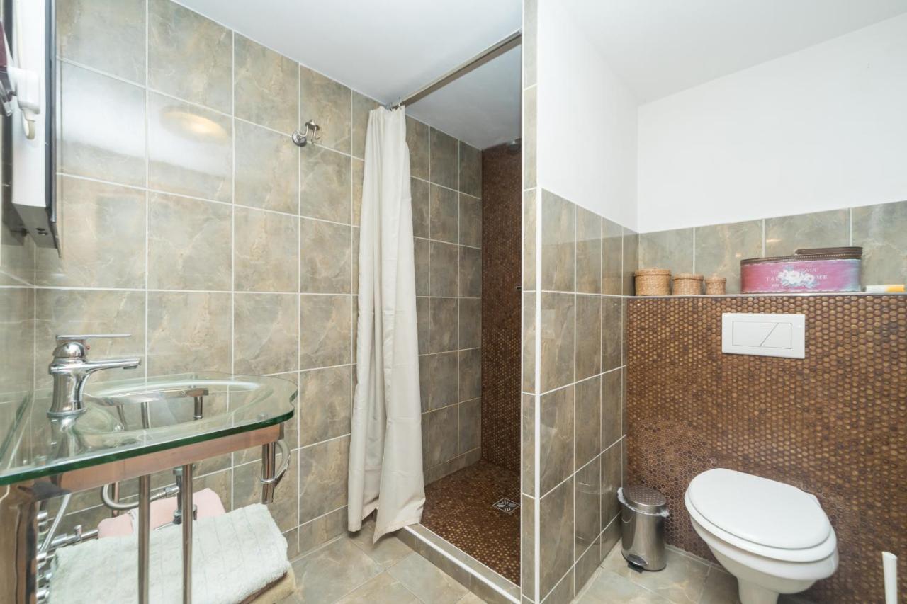 Budyne Apartment Budyne nad Ohri Bagian luar foto