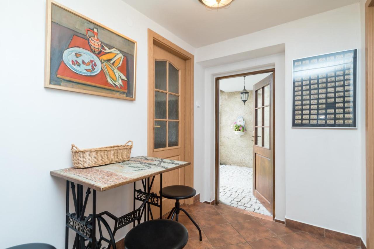 Budyne Apartment Budyne nad Ohri Bagian luar foto